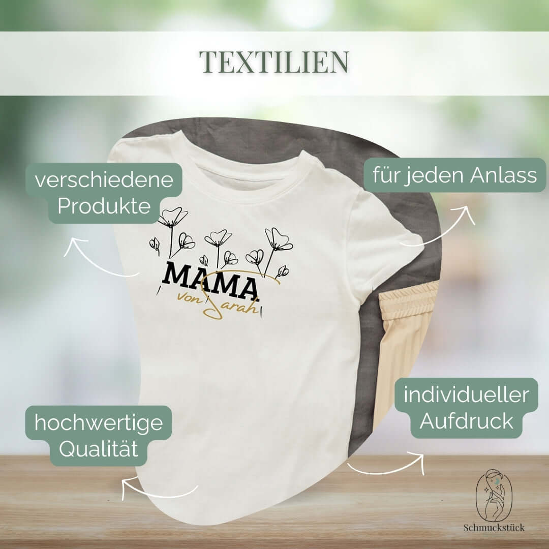 Ein T-Shirt mit individuellen Aufdruck "Mama" mit Namen des Kindes in der Frbe Gold mit dekorativen Blumen.