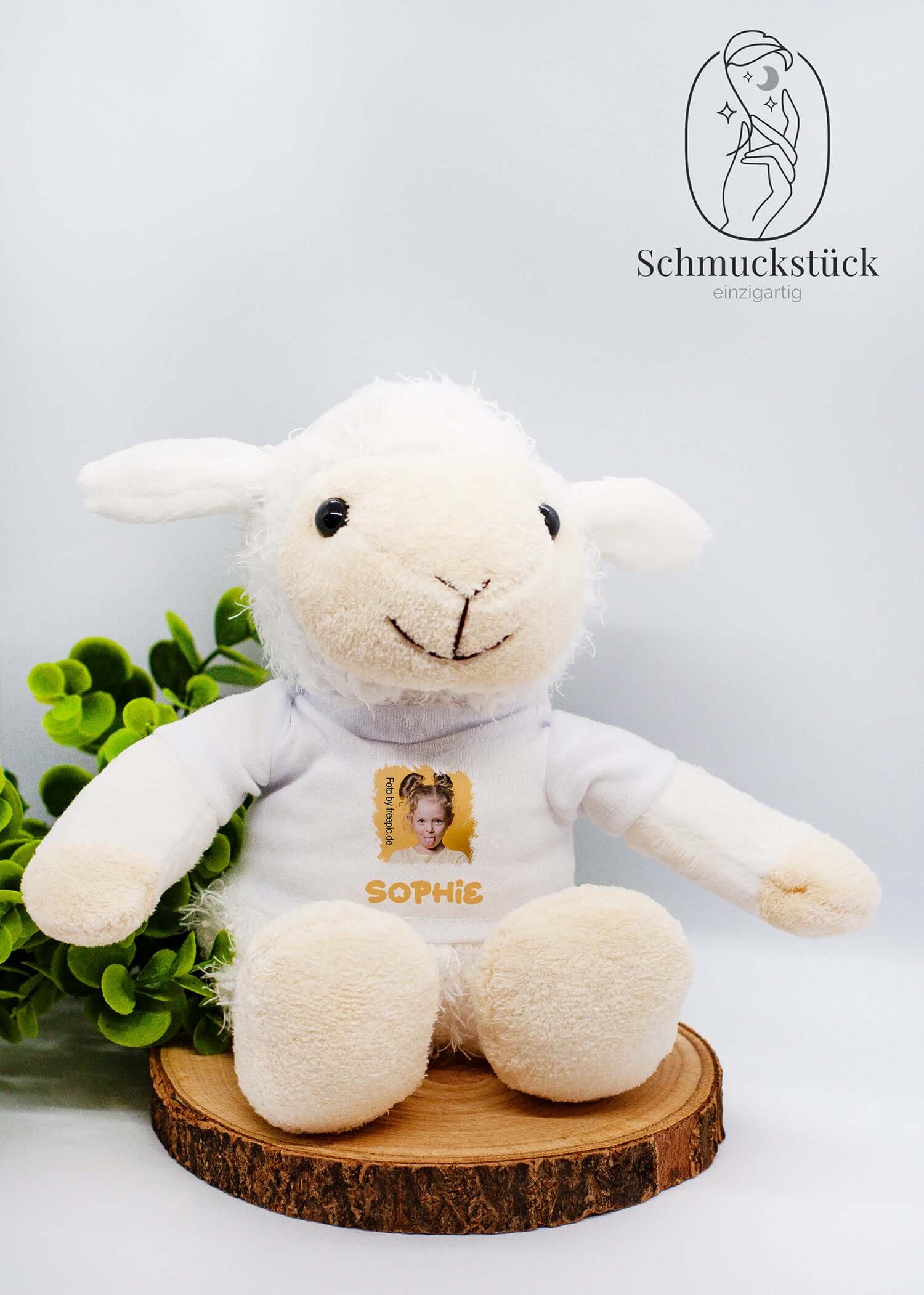 Ein personalisiertes Kuscheltier "Schaf" – kuschelig und individuell bedruckt.