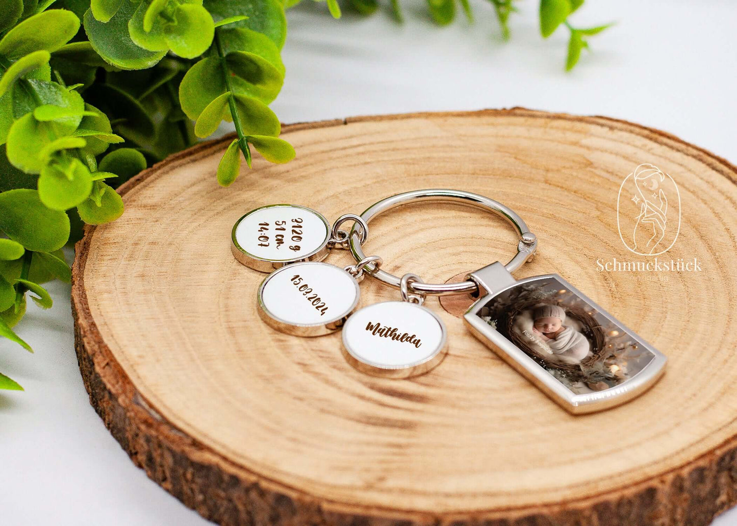 Schlüsselanhänger mit persönlichem Foto und 4-7 Charms, eine einzigartige Möglichkeit, Erinnerungen festzuhalten.