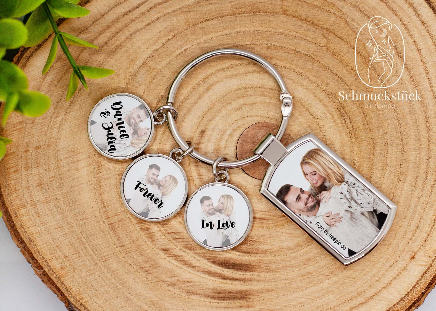 Schlüsselanhänger mit persönlichem Foto und 4-7 Charms, eine einzigartige Möglichkeit, Erinnerungen festzuhalten.