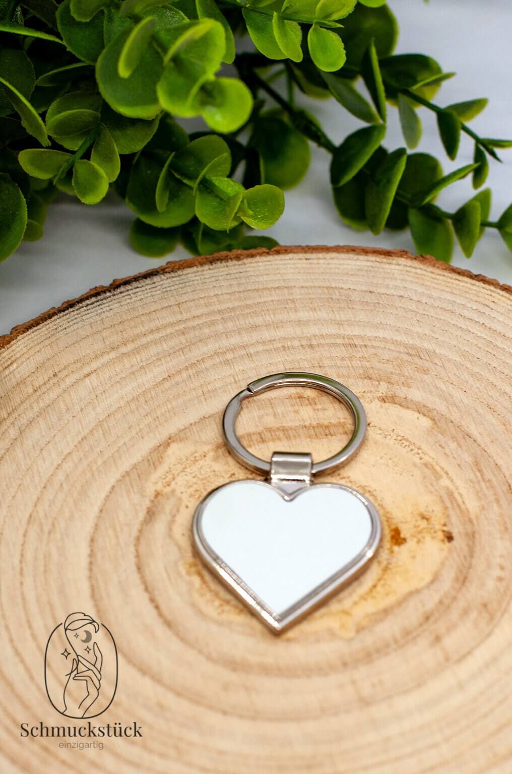 Herz Schlüsselanhänger aus Metall mit eigenem Foto als Geschenkidee zu Valentinstag, Hochzeit oder Geburtstag, Schmuckstück - einzigartig