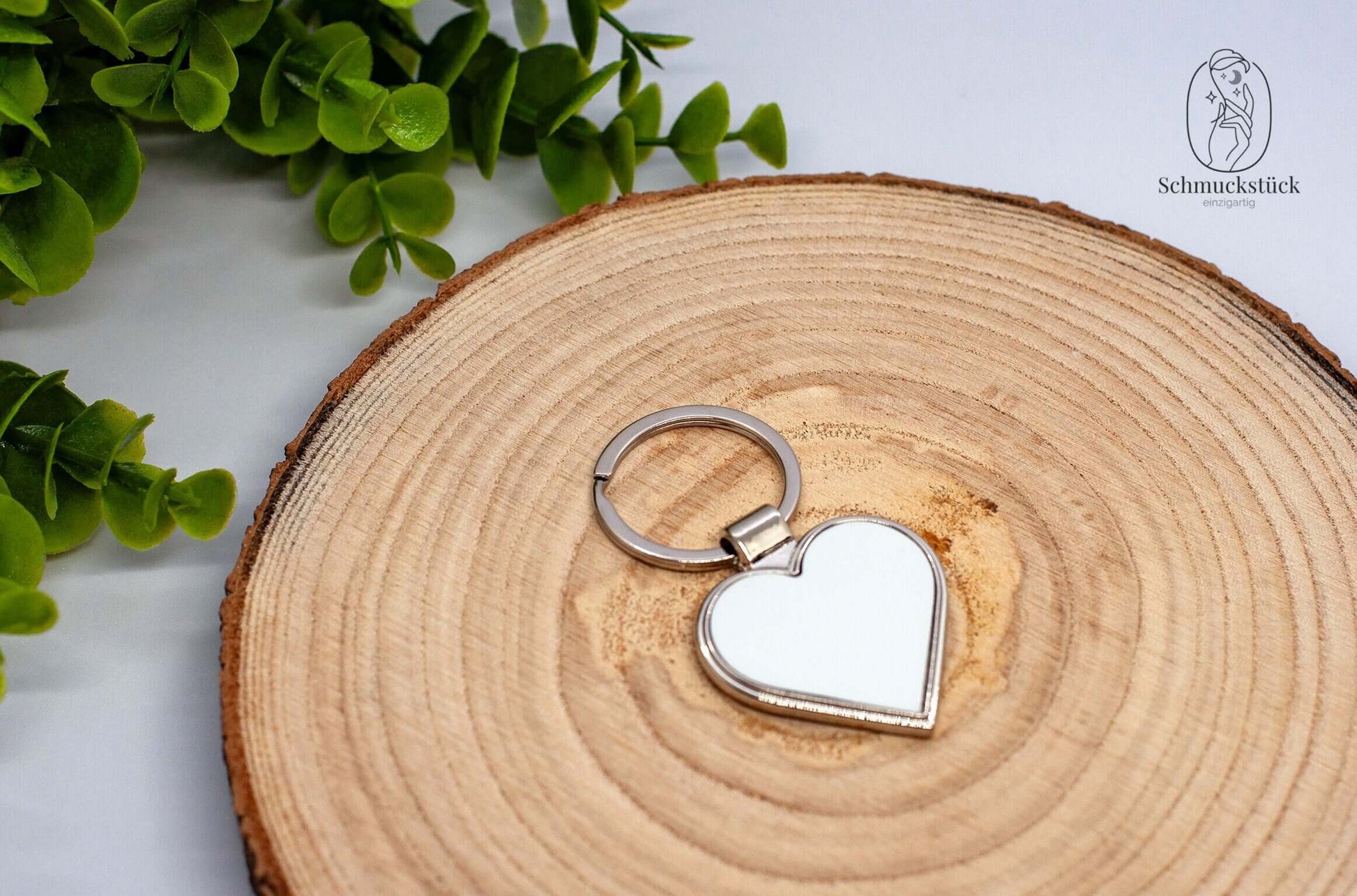 Herz Schlüsselanhänger aus Metall mit eigenem Foto als Geschenkidee zu Valentinstag, Hochzeit oder Geburtstag, Schmuckstück - einzigartig