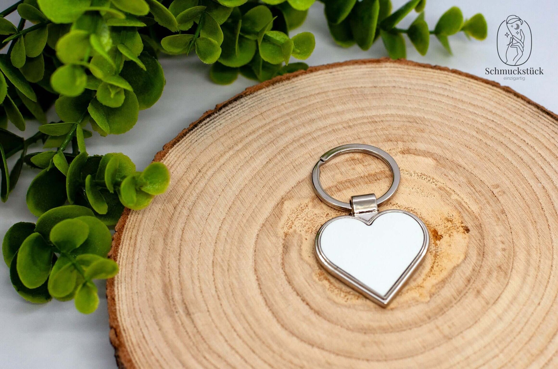 Herz Schlüsselanhänger aus Metall mit eigenem Foto als Geschenkidee zu Valentinstag, Hochzeit oder Geburtstag, Schmuckstück - einzigartig