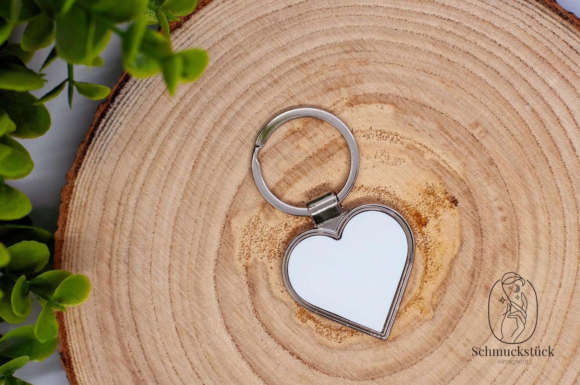 Herz Schlüsselanhänger aus Metall mit eigenem Foto als Geschenkidee zu Valentinstag, Hochzeit oder Geburtstag, Schmuckstück - einzigartig