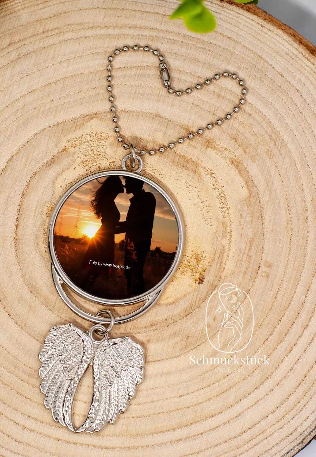 Schlüsselanhänger Flügel mit individuellen Design, eigenen Foto als Erinnerung, Anhänger oder Geschenk, Schmuckstück - einzigartig