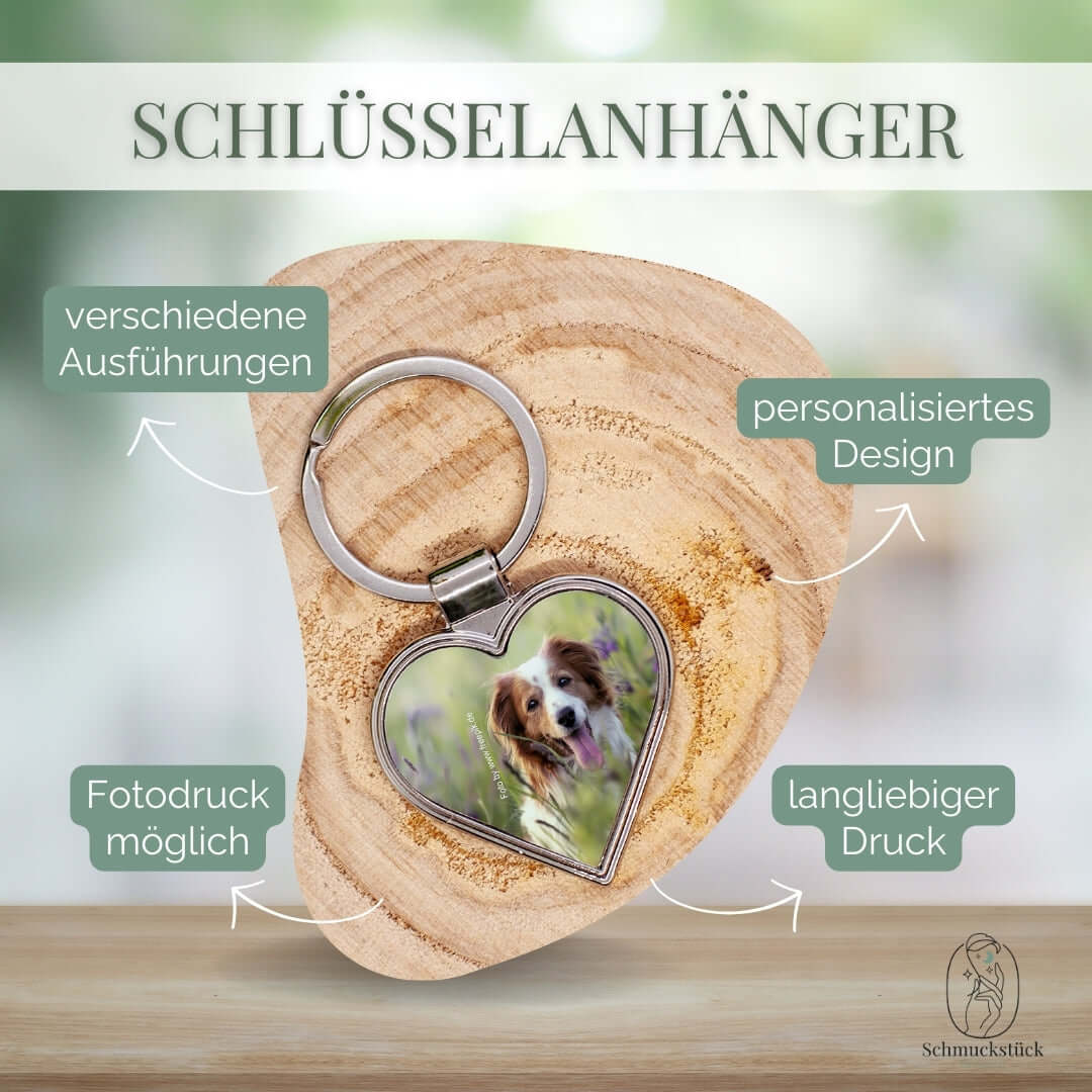 Ein Metall Schlüsselanhänger in Herzform mit individuellen Foto personalisierbar.